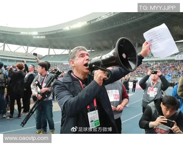 实时新闻李强畅谈足球生涯背后的故事与成长历程 实时新闻李强畅谈足球生涯背后的故事与成长历程